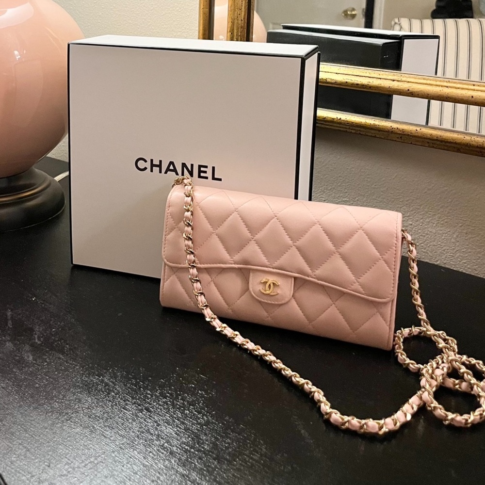 CHANEL WOC